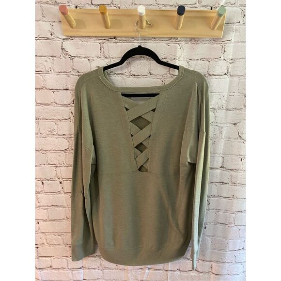 Balance Collection womans top - Picture 2 of 6